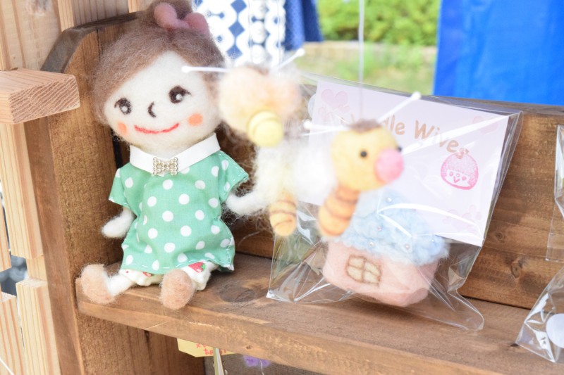 Needle Wives